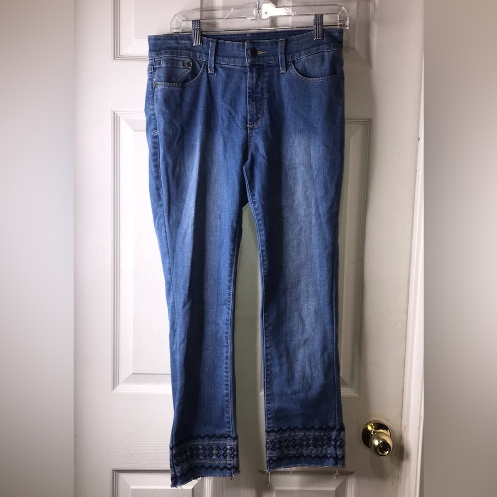 NYDJ Jeans Cropped Embroidered Raw Hem Size 6